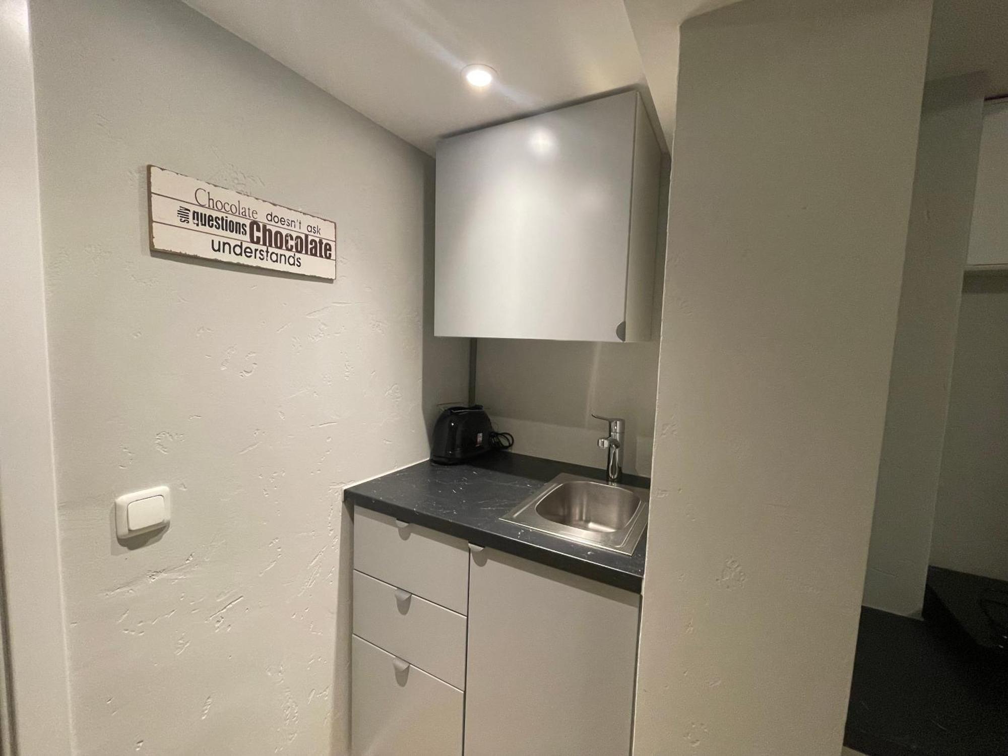 Suesses Kleines Und Zentrales Apartment Fuer Zwei Personen Mitten In Hamburgo Exterior foto