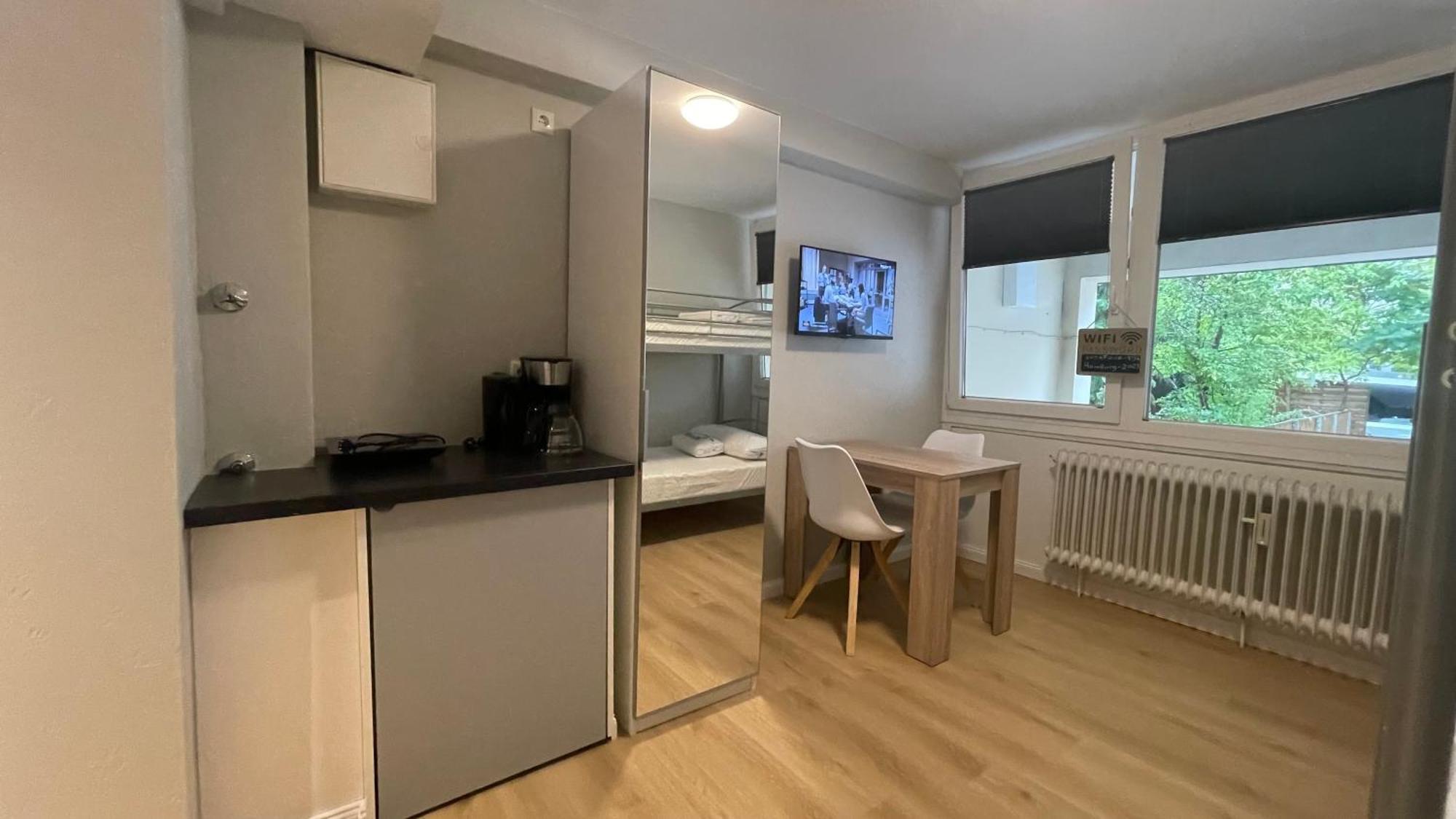 Suesses Kleines Und Zentrales Apartment Fuer Zwei Personen Mitten In Hamburgo Exterior foto